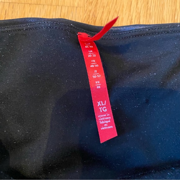 Spanx Moto Faux Leggings, size XL fits size 4 only - Picture 9 of 14